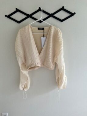 AKIRA - Pleated V Neck Cropped Blouse, size L